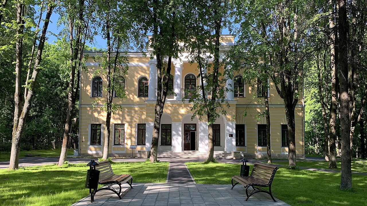 Главный дом усадьбы Знаменское-Губайлово в Красногорске